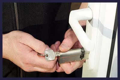 Woodside Locksmith Service Woodside, NY 347-897-6368 - 6a-Safe-Lock